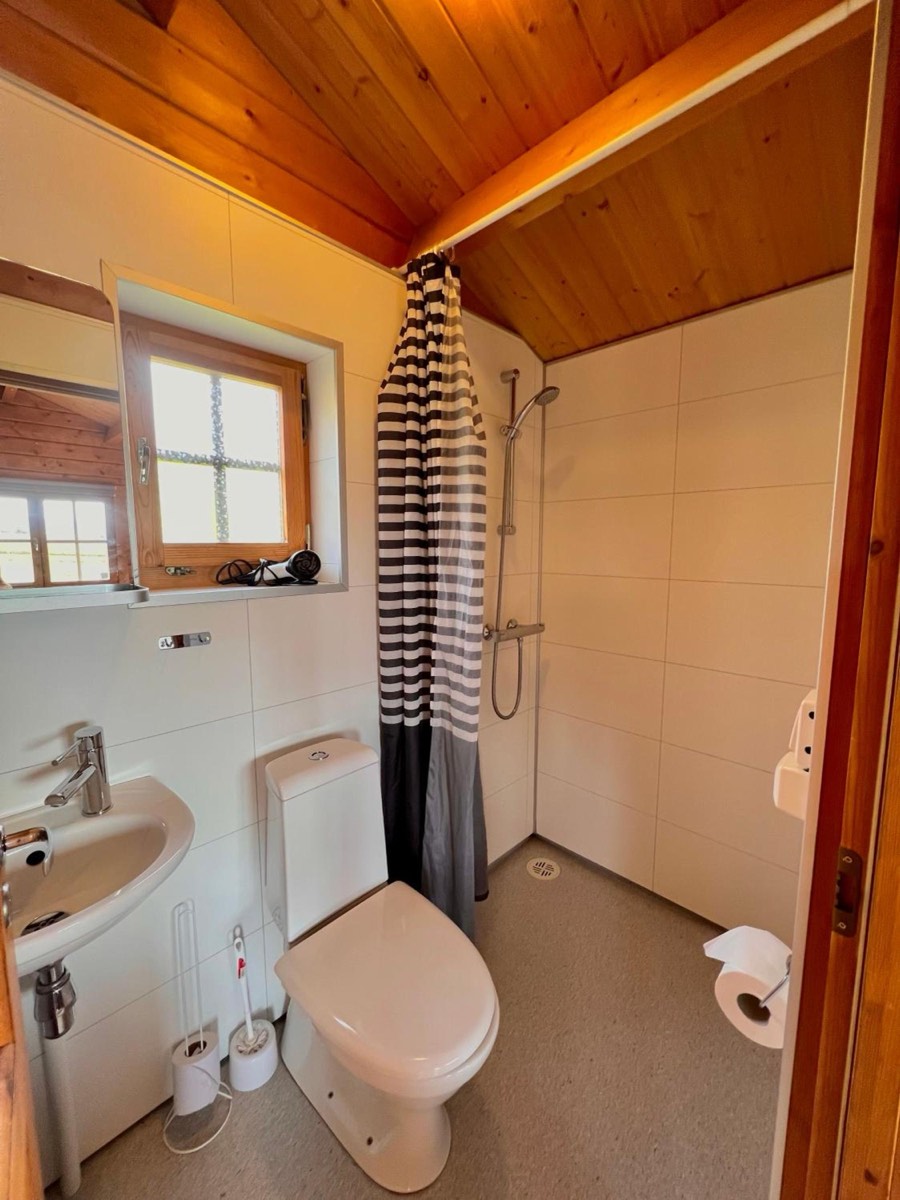 Private bathroom at Nýpugarðar